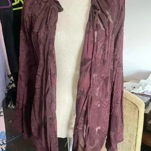 Romantic lace blouse - Picture 6 of 12